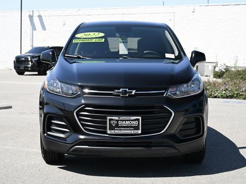 Used 2022 Chevrolet Trax LS w/ Tint and Cruise Package AWD/4WD image 2