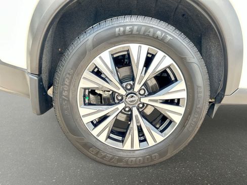 Used 2023 Nissan Rogue SV FWD image 5