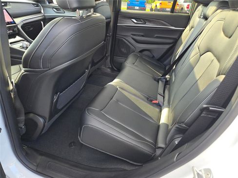 New 2025 Jeep Grand Cherokee Limited w/ Black Appearance Package image 19