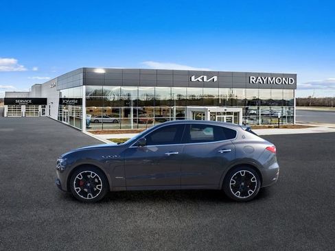 Used 2018 Maserati Levante GranLusso AWD/4WD image 6