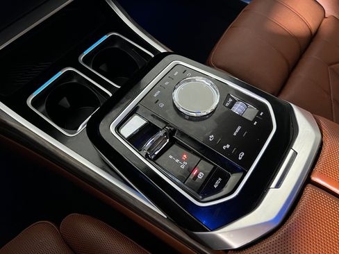 Used 2023 BMW 740i image 16