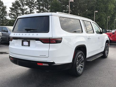 Used 2024 Jeep Wagoneer L Series II RWD image 4