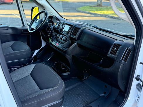 Used 2020 RAM ProMaster 2500 w/ Premium Appearance Group image 13