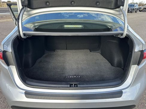 Used 2023 Toyota Corolla LE image 5