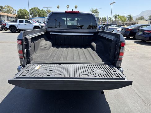 Used 2024 Nissan Frontier SV w/ SV Convenience Package RWD image 16