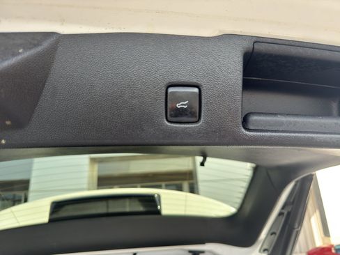 Used 2022 Ford Escape SE w/ SE Sport Appearance Package image 10