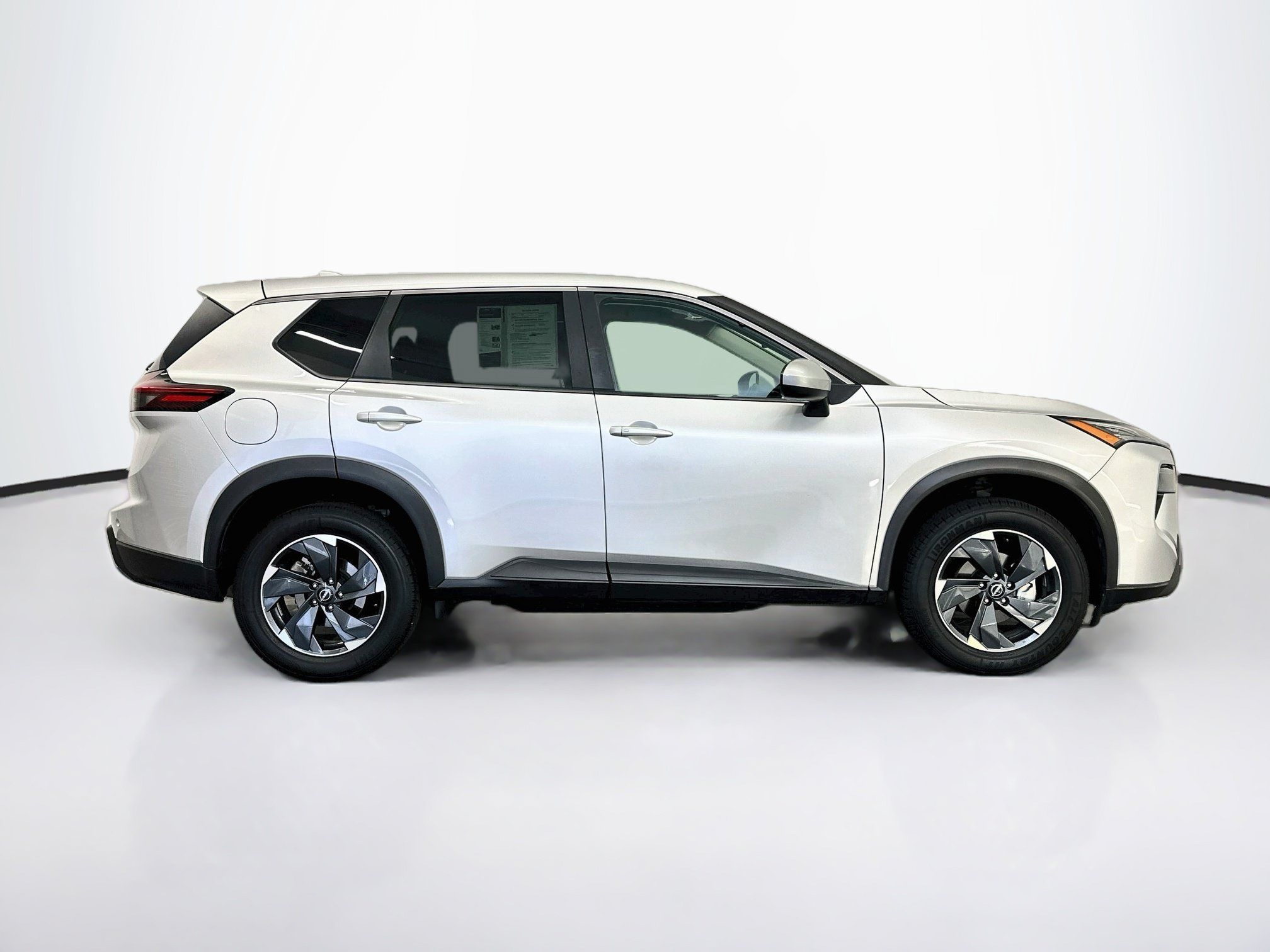 Used 2025 Nissan Rogue SV AWD/4WD image 10