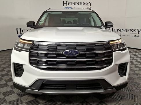 Used 2026 Ford Explorer Active RWD image 2