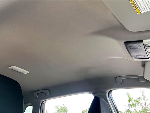 Used 2021 Nissan Rogue SV image 12