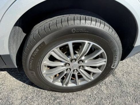 Used 2017 Cadillac XT5 Luxury FWD image 7