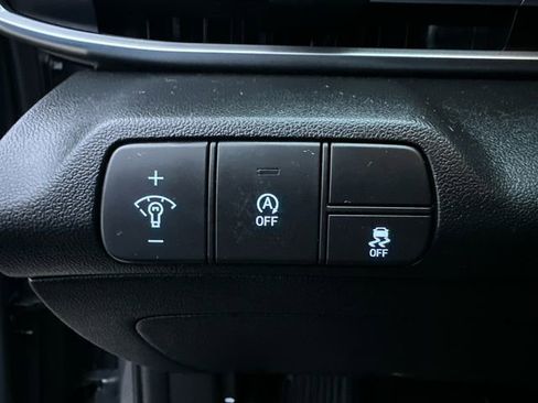 Used 2025 Hyundai Elantra SE image 24