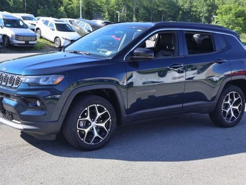 Used 2024 Jeep Compass Limited AWD/4WD image 4