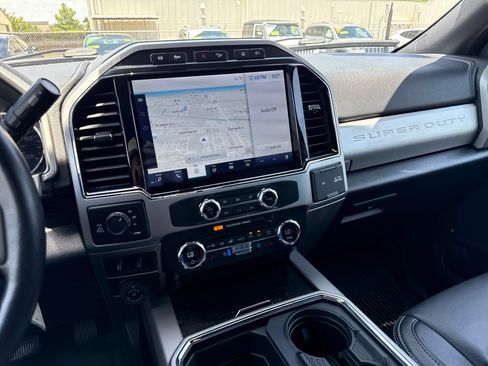 Used 2022 Ford F250 Lariat w/ Lariat Value Package AWD/4WD image 18