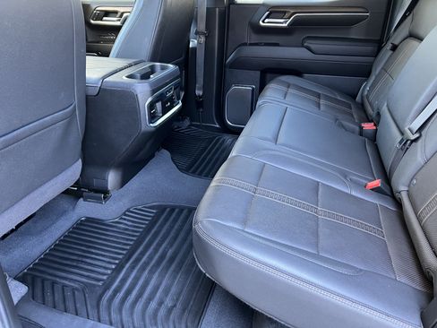 Used 2024 Chevrolet Silverado 1500 High Country w/ High Country Premium Package AWD/4WD image 17