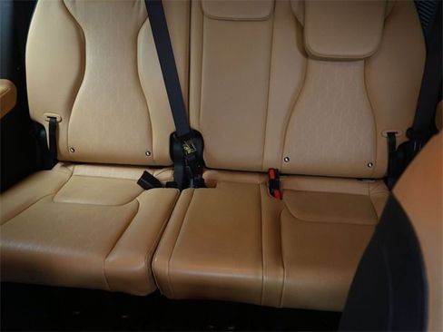 Used 2023 Kia Carnival LX image 14