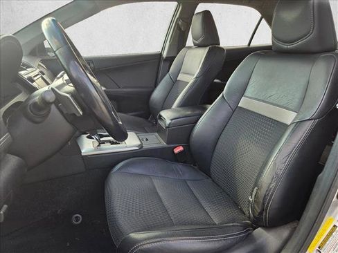 Used 2013 Toyota Camry SE image 18