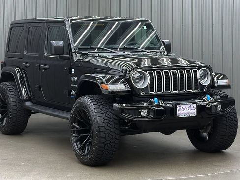 Used 2024 Jeep Wrangler Unlimited Sahara w/ Technology Group AWD/4WD image 7