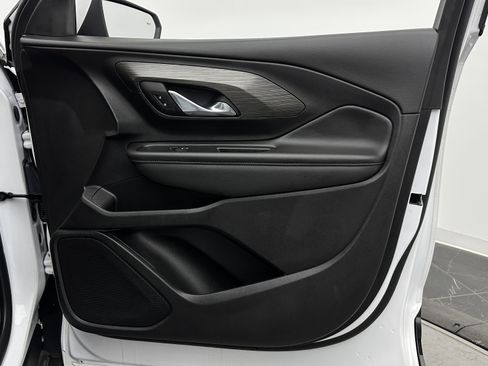 Used 2023 GMC Terrain SLE w/ Driver Convenience Package image 32