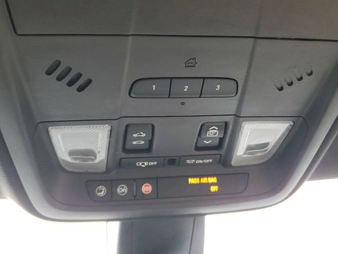 Used 2017 Cadillac XT5 Luxury w/ Driver Awareness Package image 21