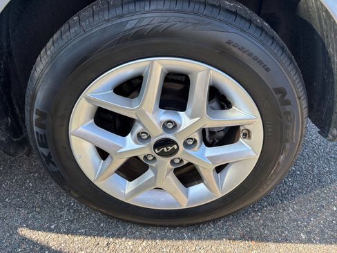 Used 2025 Kia Soul LX w/ LX Technology Package FWD image 23