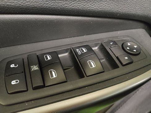 Used 2019 Jeep Cherokee Latitude w/ Popular Appearance Group FWD image 27