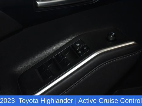 Used 2023 Toyota Highlander XSE image 23