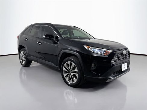 Used 2019 Toyota RAV4 Limited w/ Cold Weather Package FWD image 4