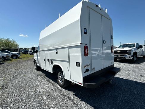 New 2025 GMC Savana 3500 w/ Power Convenience Package RWD image 4