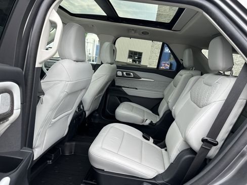 Used 2025 Ford Explorer Platinum w/ Ultimate Package AWD/4WD image 10