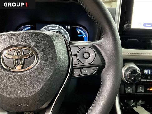 Used 2025 Toyota RAV4 XLE image 24