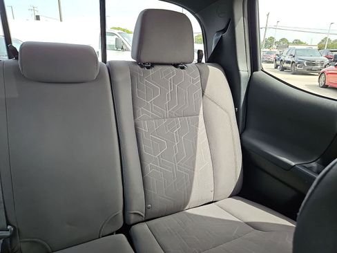 Used 2018 Toyota Tacoma TRD Off-Road AWD/4WD image 15