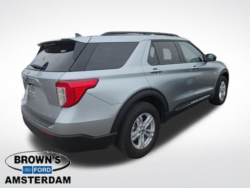Used 2023 Ford Explorer XLT AWD/4WD image 9