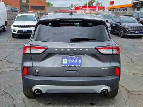 Used 2022 Ford Escape SE image 4