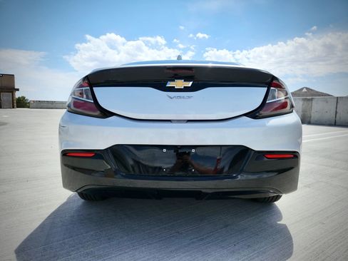 Used 2017 Chevrolet Volt LT FWD image 8