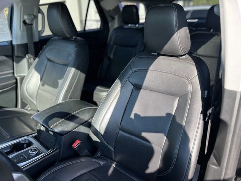 Used 2021 Ford Explorer Limited w/ Equipment Group 301A image 16
