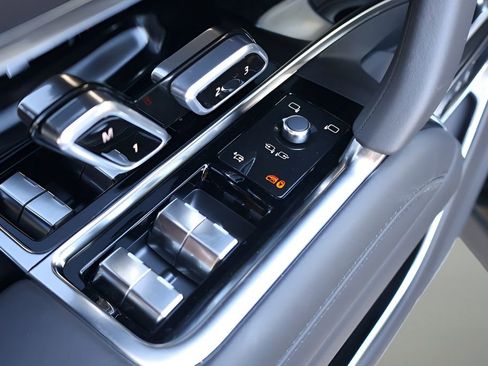 New 2026 Land Rover Range Rover SE image 11