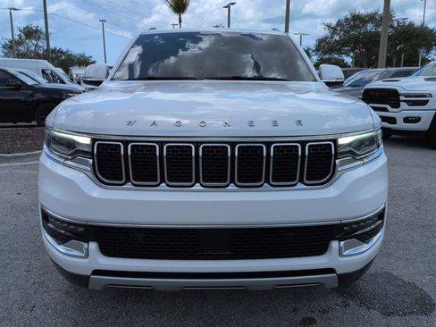 Used 2022 Jeep Wagoneer Series II AWD/4WD image 3