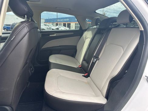 Used 2019 Ford Fusion SE w/ Equipment Group 151A FWD image 7