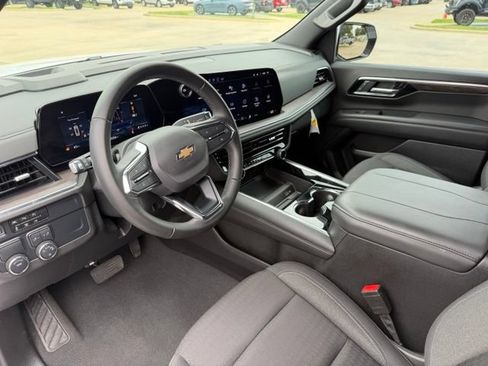 Used 2025 Chevrolet Suburban LS RWD image 12