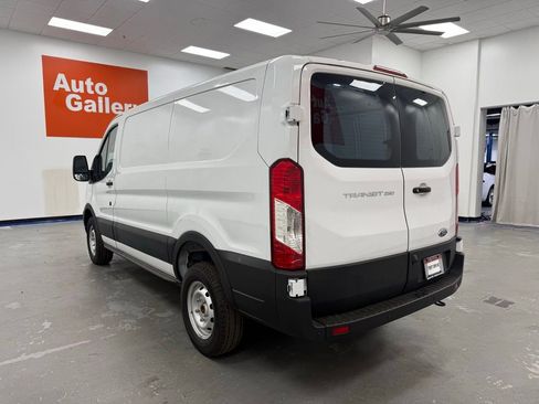 Used 2024 Ford Transit 250 Low Roof RWD image 5