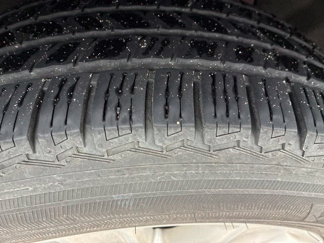 Used 2023 Ford Explorer Limited w/ Equipment Group 301A AWD/4WD image 17