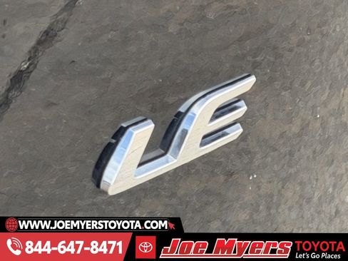 Used 2025 Toyota Corolla Cross LE image 11