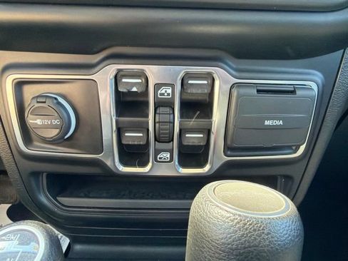 Used 2022 Jeep Gladiator Overland w/ LED Lighting Group AWD/4WD image 27