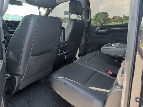 Used 2023 GMC Sierra 1500 SLT w/ SLT Premium Plus Package AWD/4WD image 17