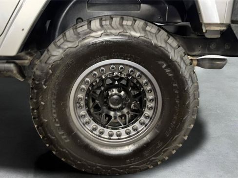 Used 2017 Jeep Wrangler Unlimited Rubicon w/ Connectivity Group image 21