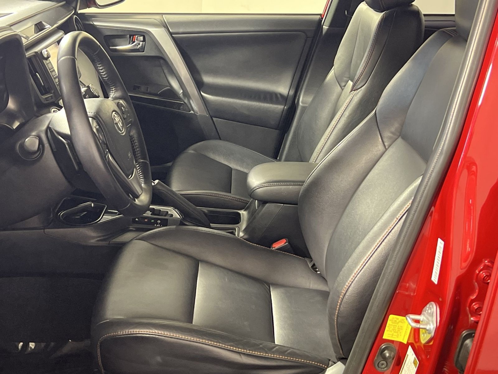 Used 2016 Toyota RAV4 SE w/ Advanced Technology Package AWD/4WD image 13