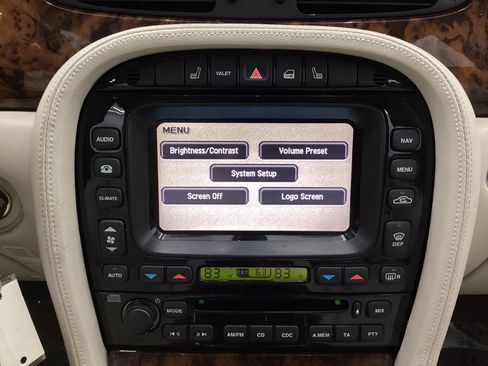 Used 2004 Jaguar XJ8 image 34