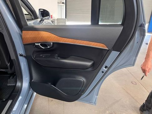 Used 2022 Volvo XC90 T6 Momentum w/ Climate Package image 15