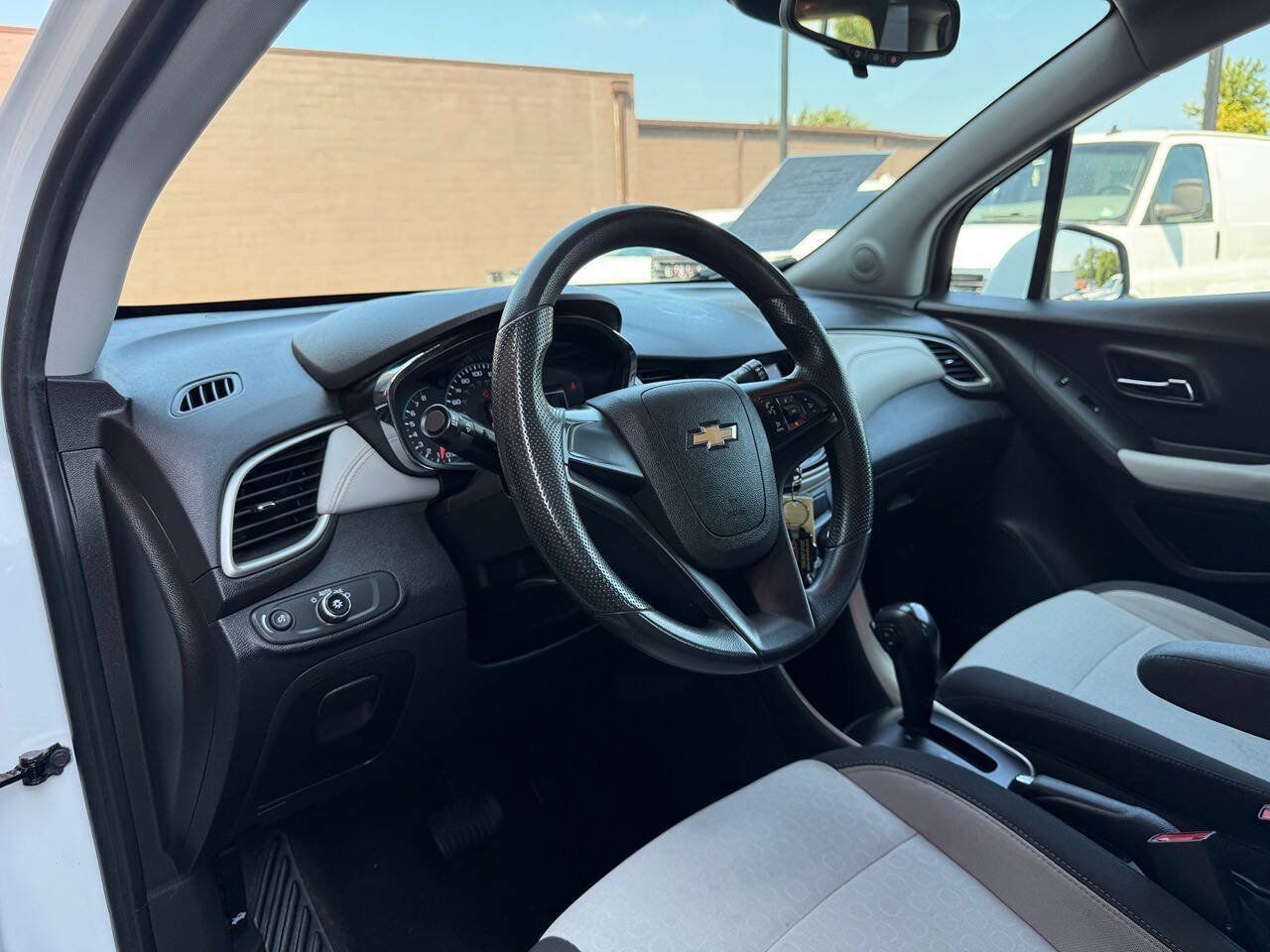 Used 2020 Chevrolet Trax LS FWD image 11