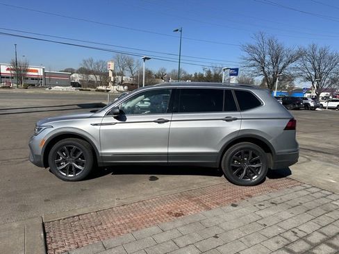 Used 2023 Volkswagen Tiguan SE image 4